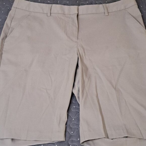 Greg Norman golf shorts size 14 - Picture 1 of 3